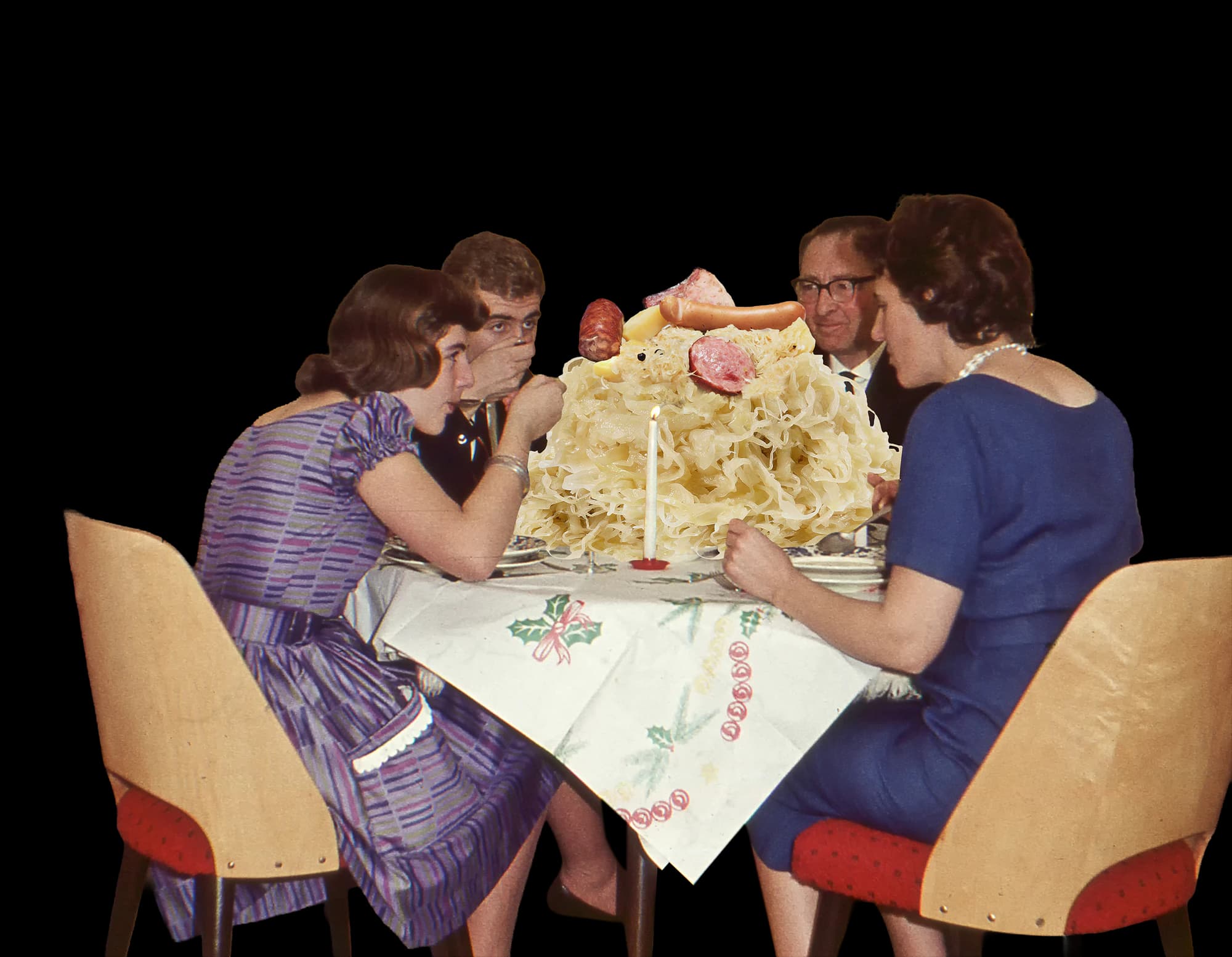 Une famille attablée autour d’une choucroute géante, dans un salon des années 60